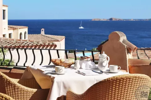 Viešbutis „COLONNA RESORT“ (Sardinija, Italija)