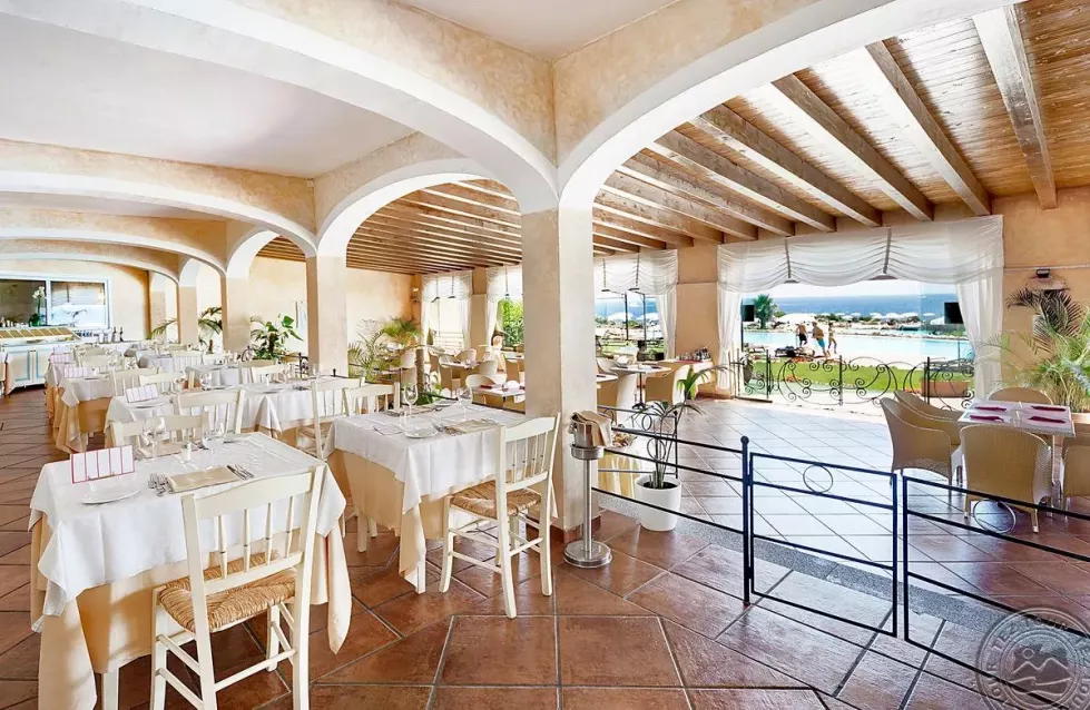 Viešbutis „COLONNA RESORT“ (Sardinija, Italija)