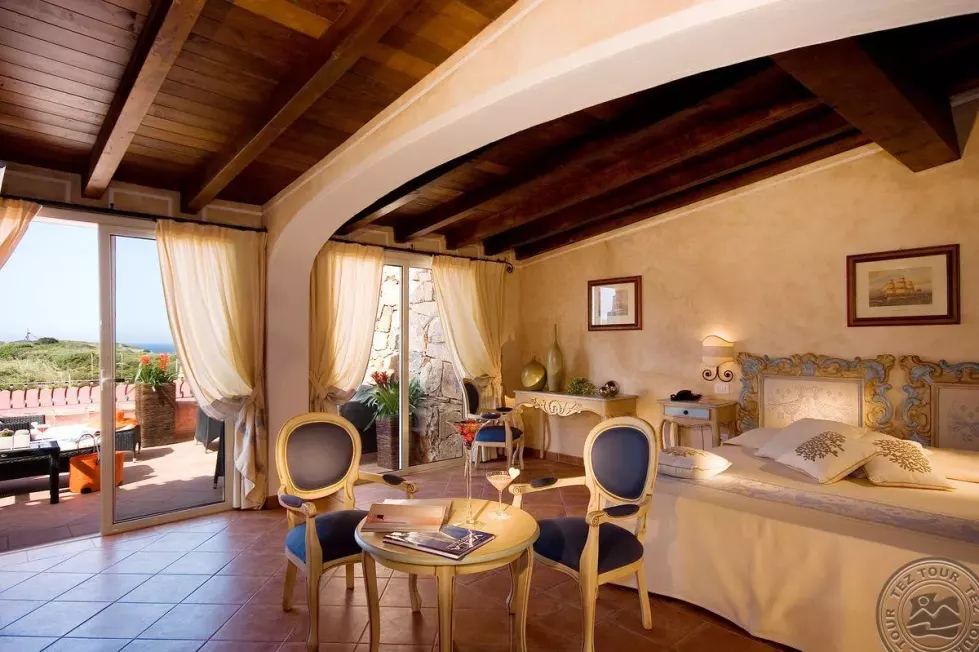 Viešbutis „COLONNA RESORT“ (Sardinija, Italija)