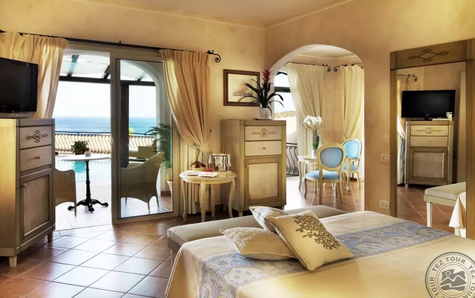Viešbutis „COLONNA RESORT“ (Sardinija, Italija)