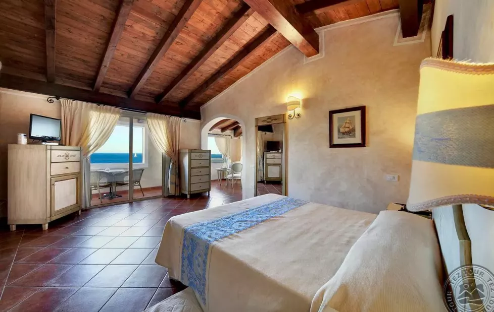Viešbutis „COLONNA RESORT“ (Sardinija, Italija)