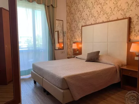 Viešbutis „APOLLO“ (Riminis, Italija)