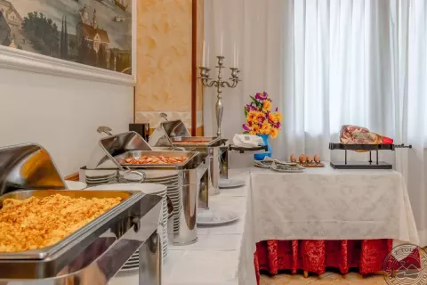 Viešbutis „APOLLO“ (Riminis, Italija)