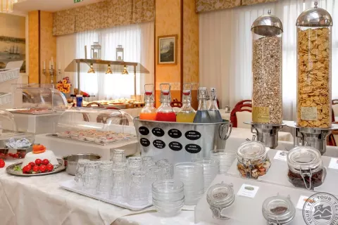 Viešbutis „APOLLO“ (Riminis, Italija)