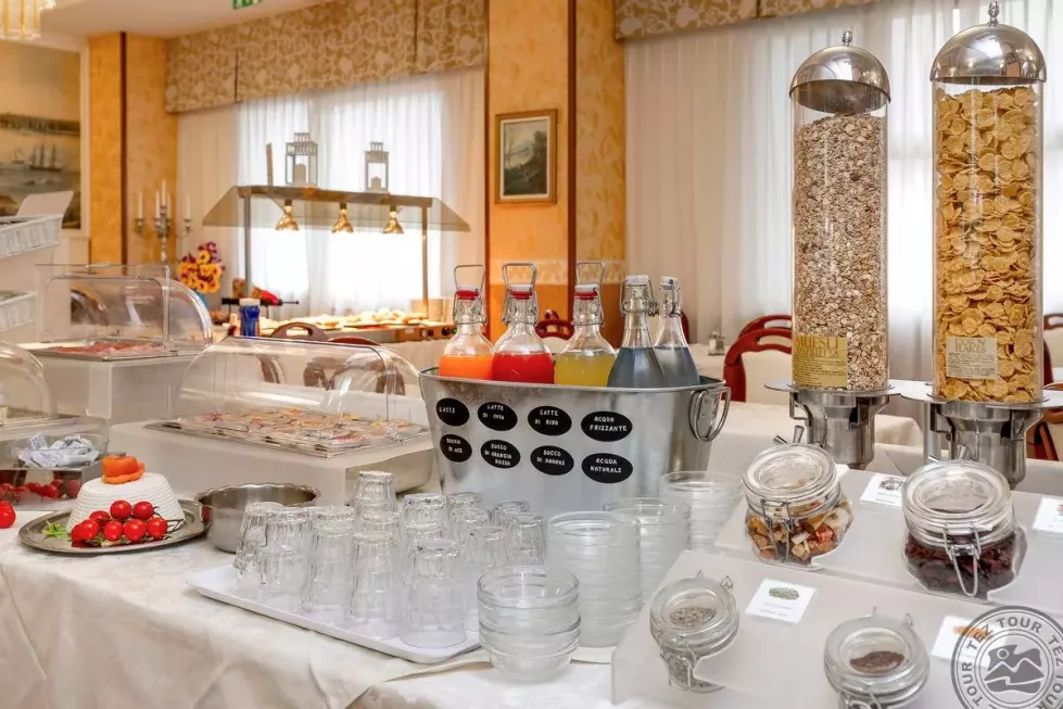 Viešbutis „APOLLO“ (Riminis, Italija)