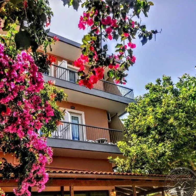 Viešbutis „CASTELLA BEACH“ (Peloponesas, Graikija)