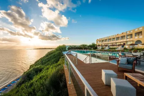 Viešbutis „NIFOREIKA BEACH HOTEL & BUNGALOWS“ (Peloponesas, Graikija)