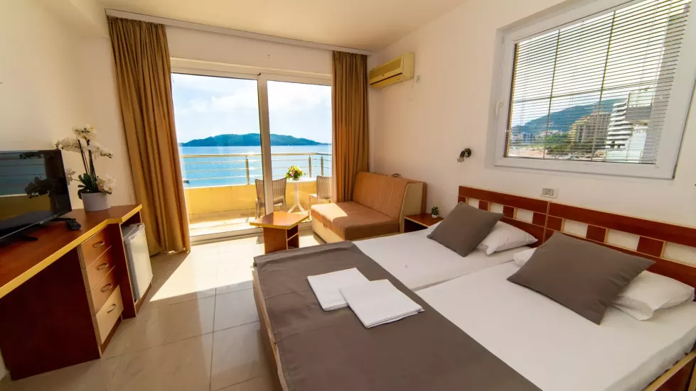 Viešbutis „OBALA+“ (Tivatas, Juodkalnija)