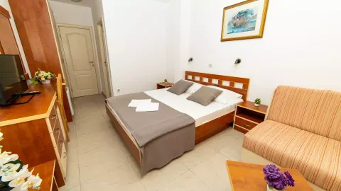 Viešbutis „OBALA+“ (Tivatas, Juodkalnija)