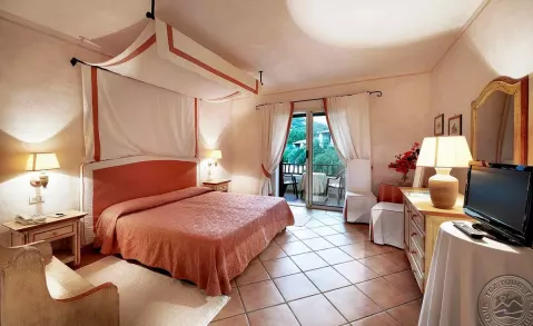 Viešbutis „COLONNA PARK HOTEL“ (Sardinija, Italija)