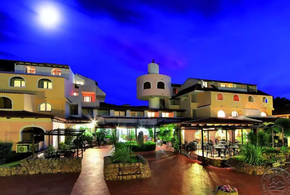 Viešbutis „COLONNA BEACH HOTEL&RESIDENCE“ (Sardinija, Italija)