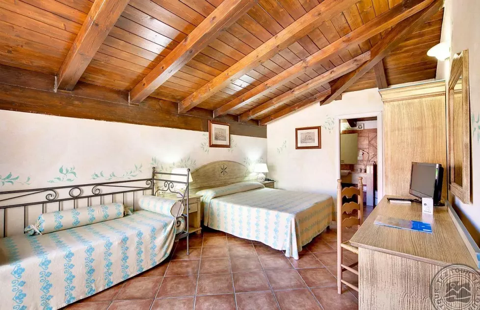 Viešbutis „COLONNA BEACH HOTEL&RESIDENCE“ (Sardinija, Italija)