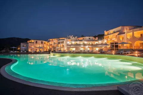 Viešbutis „VRETREATS CALA CUNCHEDDI“ (Sardinija, Italija)