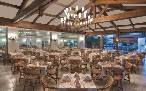 Viešbutis „AKKA CLAROS HOTEL“ (Kemeras, Turkija)