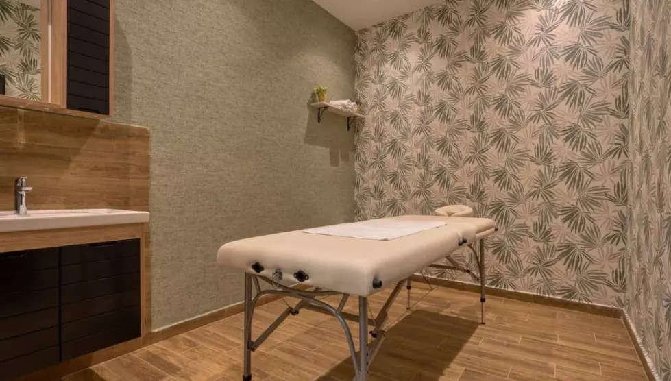 Montenegrina Hotel & Spa (Tivatas, Juodkalnija - Kroatija)