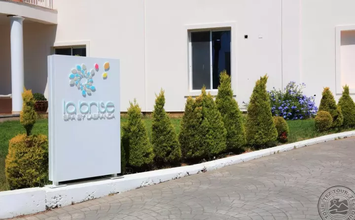 Viešbutis „SANDY BEACH RESORT“ (Korfu, Graikija)