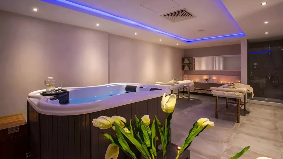 Viešbutis „GOLDEN COAST BEACH HOTEL“