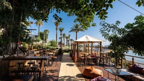 Viešbutis „GOLDEN COAST BEACH HOTEL“