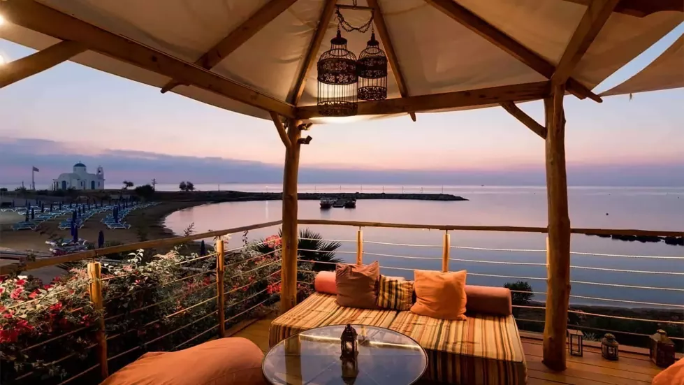 Viešbutis „GOLDEN COAST BEACH HOTEL“