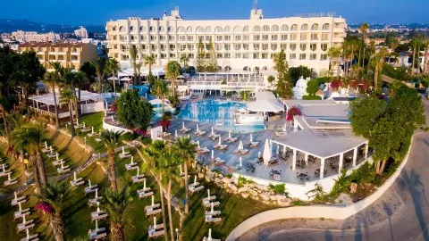 Viešbutis „GOLDEN COAST BEACH HOTEL“