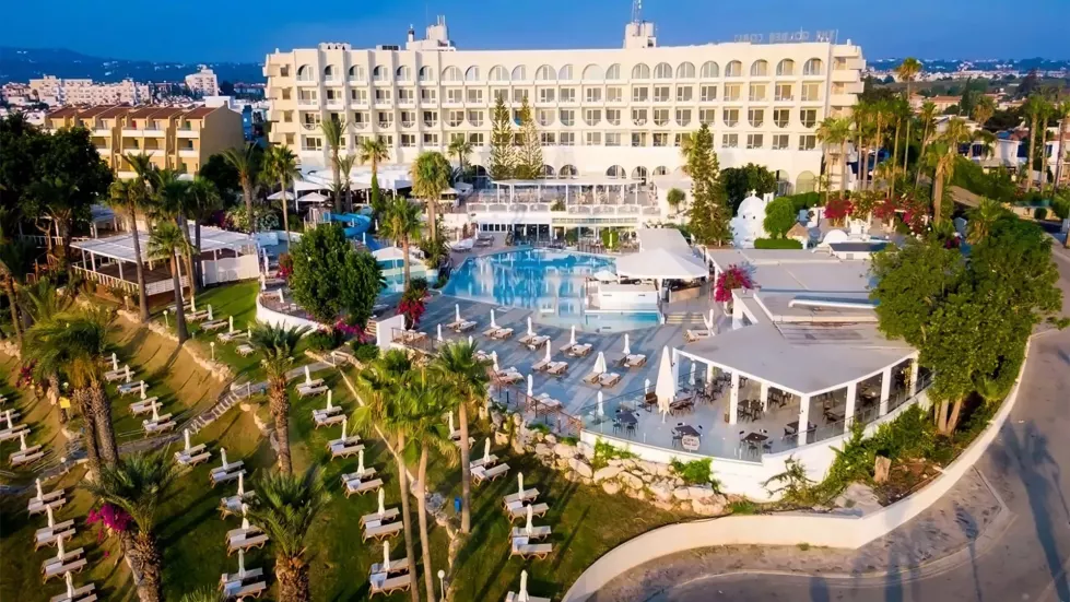 Viešbutis „GOLDEN COAST BEACH HOTEL“