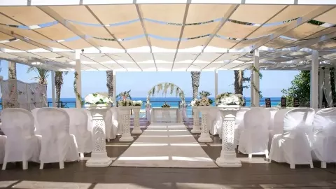 Viešbutis „GOLDEN COAST BEACH HOTEL“