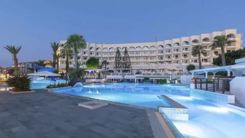 Viešbutis „GOLDEN COAST BEACH HOTEL“