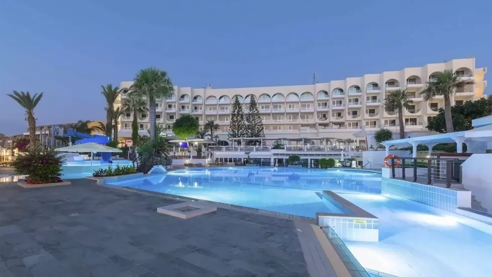 Viešbutis „GOLDEN COAST BEACH HOTEL“