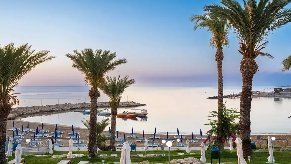 Viešbutis „GOLDEN COAST BEACH HOTEL“