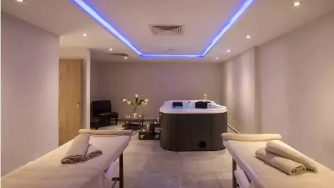 Viešbutis „GOLDEN COAST BEACH HOTEL“