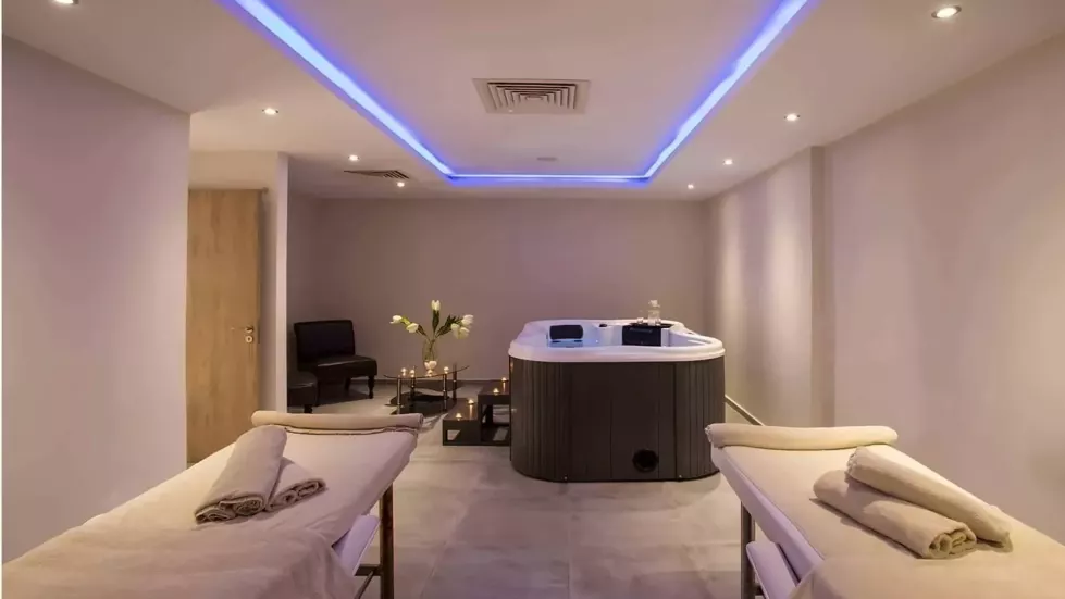 Viešbutis „GOLDEN COAST BEACH HOTEL“