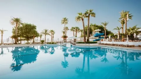 Viešbutis „GOLDEN COAST BEACH HOTEL“