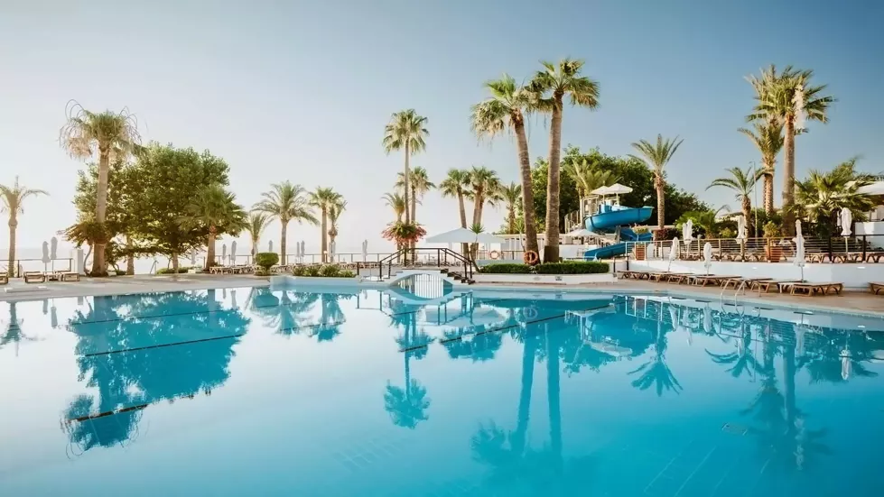 Viešbutis „GOLDEN COAST BEACH HOTEL“