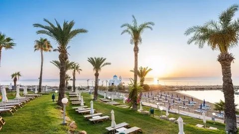 Viešbutis „GOLDEN COAST BEACH HOTEL“