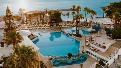 Viešbutis „GOLDEN COAST BEACH HOTEL“