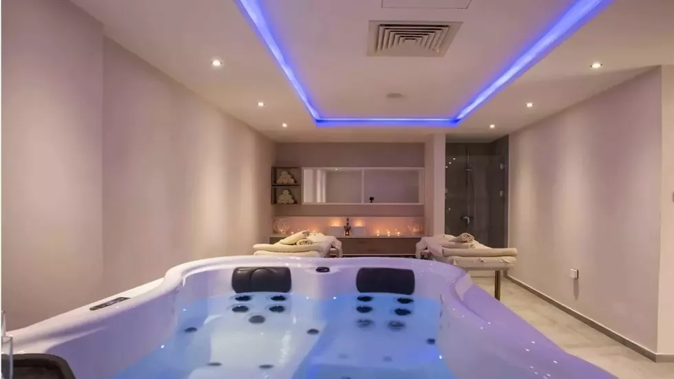 Viešbutis „GOLDEN COAST BEACH HOTEL“