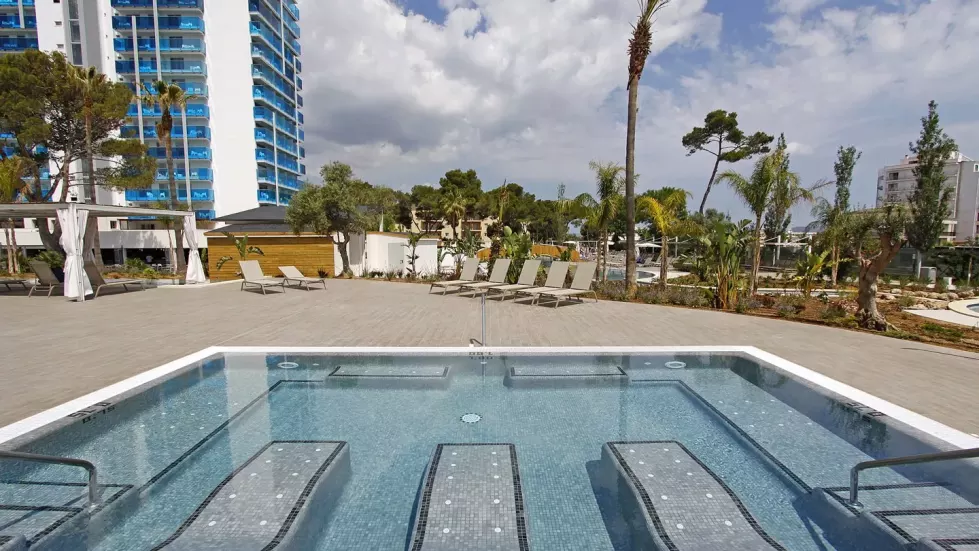 BG Tonga Tower Design Hotel & Suites
