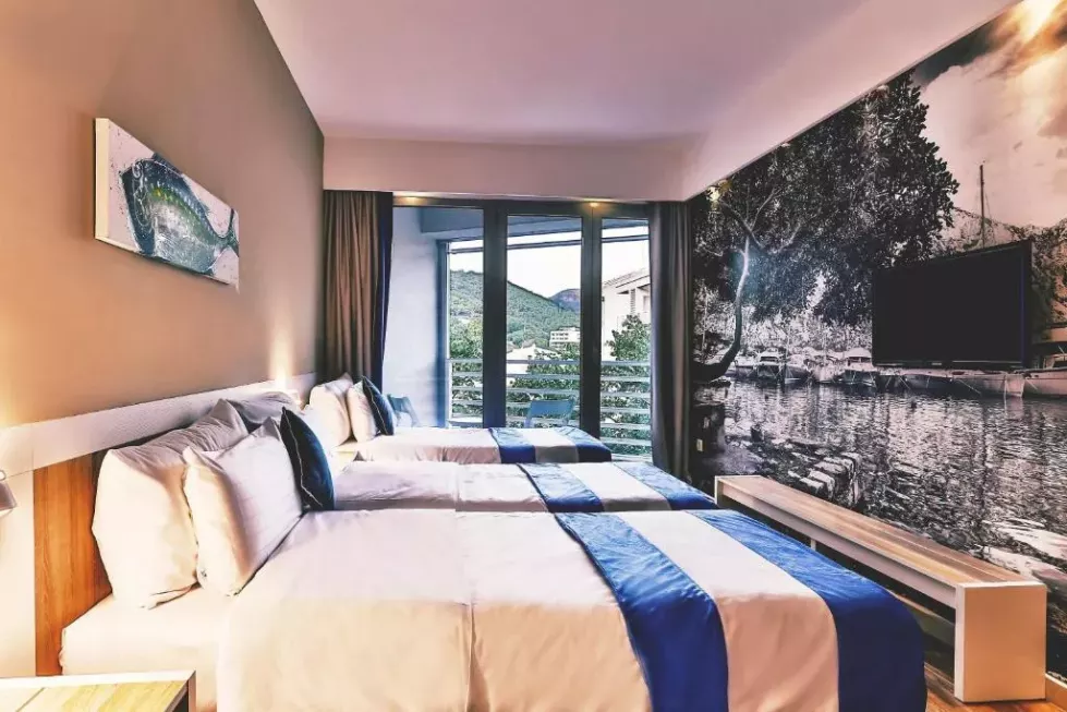 Viešbutis „CARINE HOTEL DELFIN“ (Bijela, Tivatas, Juodkalnija)