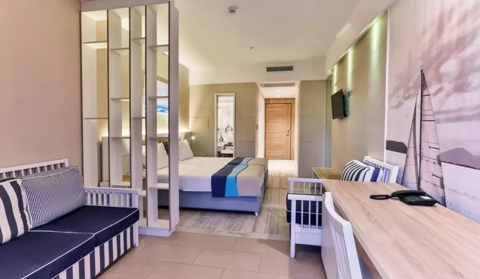 Viešbutis „CARINE HOTEL DELFIN“ (Bijela, Tivatas, Juodkalnija)