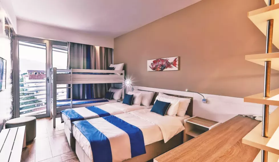 Viešbutis „CARINE HOTEL DELFIN“ (Bijela, Tivatas, Juodkalnija)