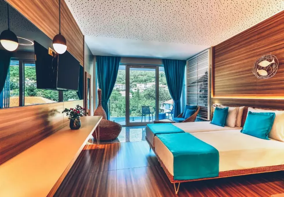 Viešbutis „CARINE HOTEL KUMBOR“ (Kumboras, Tivatas, Juodkalnija)