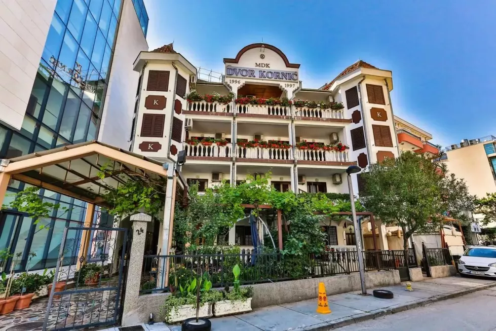 Viešbutis „DVOR KORNIC BY AYCON“ (Budva, Tivatas, Juodkalnija)