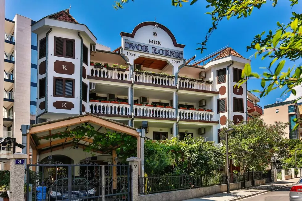 Viešbutis „DVOR KORNIC BY AYCON“ (Budva, Tivatas, Juodkalnija)