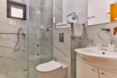 Viešbutis „DVOR KORNIC BY AYCON“ (Budva, Tivatas, Juodkalnija)