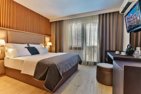 Viešbutis „DVOR KORNIC BY AYCON“ (Budva, Tivatas, Juodkalnija)