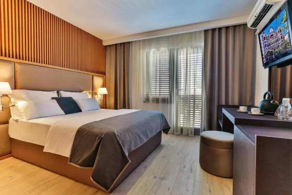 Viešbutis „DVOR KORNIC BY AYCON“ (Budva, Tivatas, Juodkalnija)