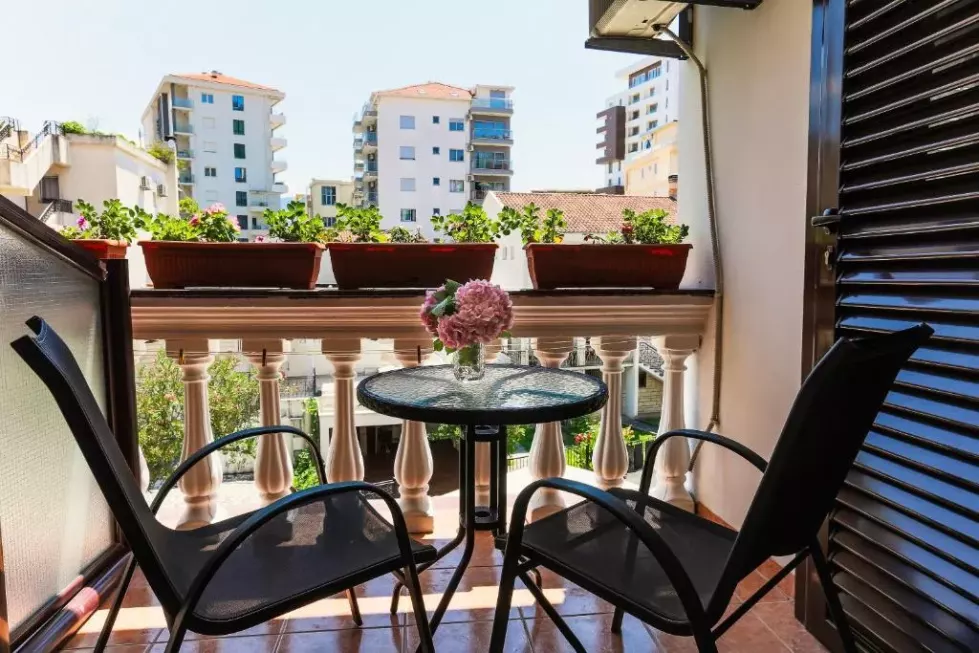 Viešbutis „DVOR KORNIC BY AYCON“ (Budva, Tivatas, Juodkalnija)