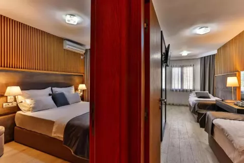 Viešbutis „DVOR KORNIC BY AYCON“ (Budva, Tivatas, Juodkalnija)