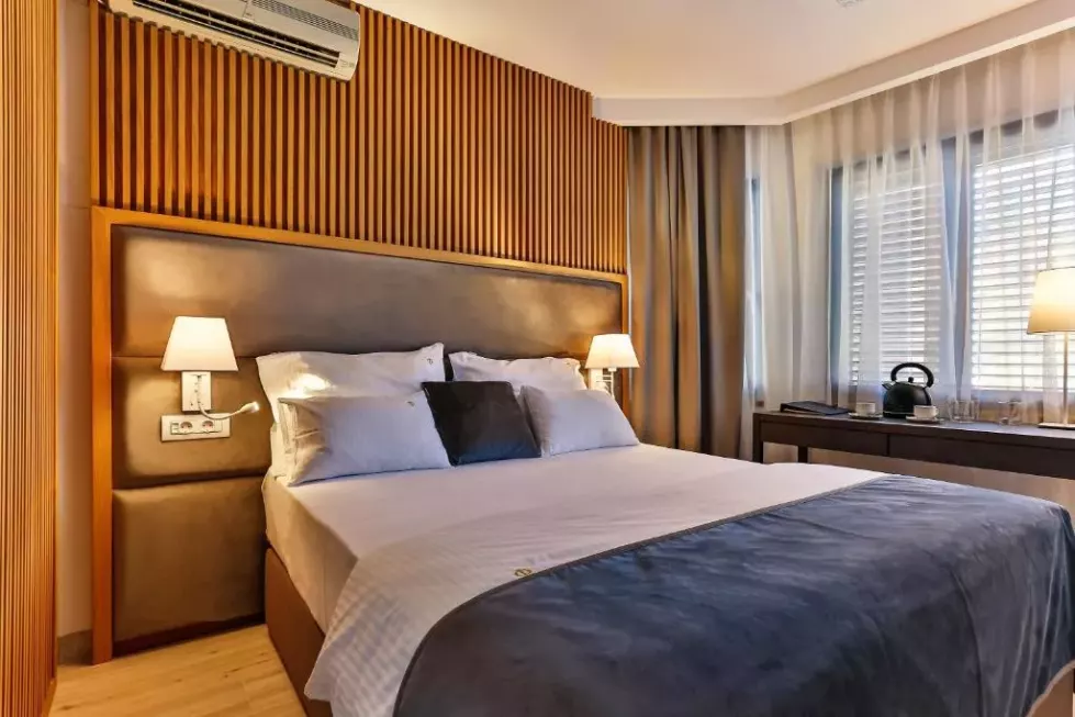 Viešbutis „DVOR KORNIC BY AYCON“ (Budva, Tivatas, Juodkalnija)