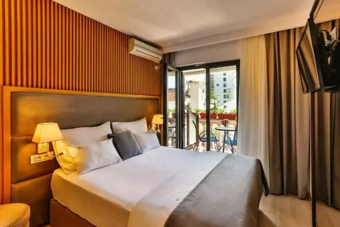 Viešbutis „DVOR KORNIC BY AYCON“ (Budva, Tivatas, Juodkalnija)